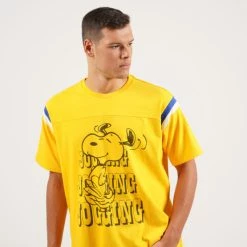 Προϋπολογισμός 🔥 T-Shirts | Μπλούζα κοντό μανίκι Levi's X Snoopy Football Ανδρική Μπλούζα Yellows/Oranges 🌟 -chilly-s Εκπτώσεις levis football tee jogging snoopy go 2