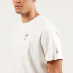 Εξοδος 🤩 T-Shirts | Μπλούζα κοντό μανίκι Levi's X Snoopy Back Flip Ανδρική Μπλούζα NEUTRALS 😍 9 Εξοδος 🤩 T-Shirts | Μπλούζα κοντό μανίκι Levi's X Snoopy Back Flip Ανδρική Μπλούζα NEUTRALS 😍 -chilly-s Εκπτώσεις levis relaxed fit pocket tee back fl 3